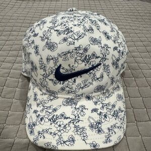 Nike Floral Dri-FIT Golf Cap in White and Blue